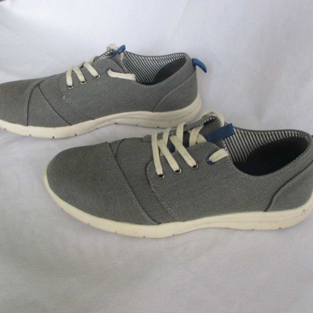 Men's athletic shoes - sz 10 Medium